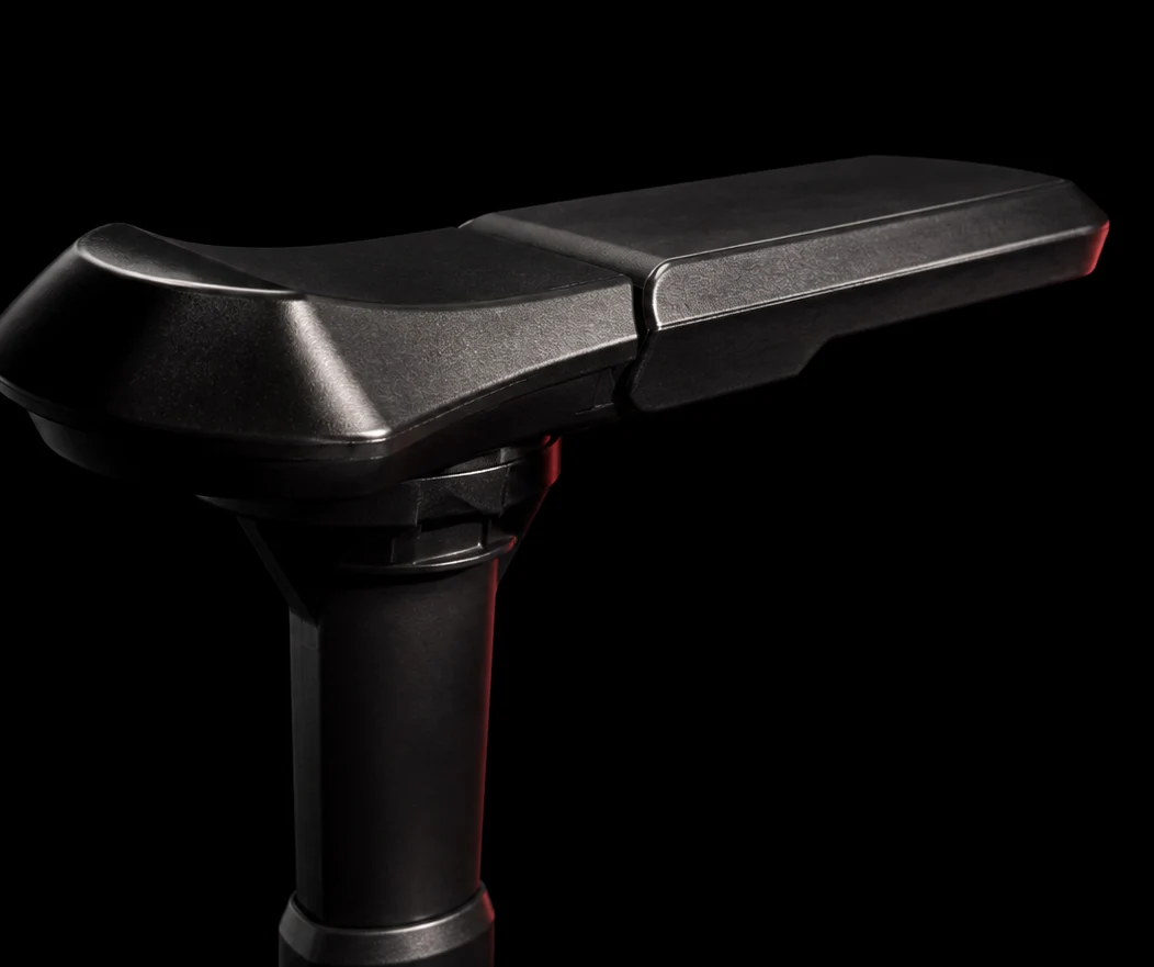 The True 6D armrest of the WENEX COMMANDER, raked light on the pad and post